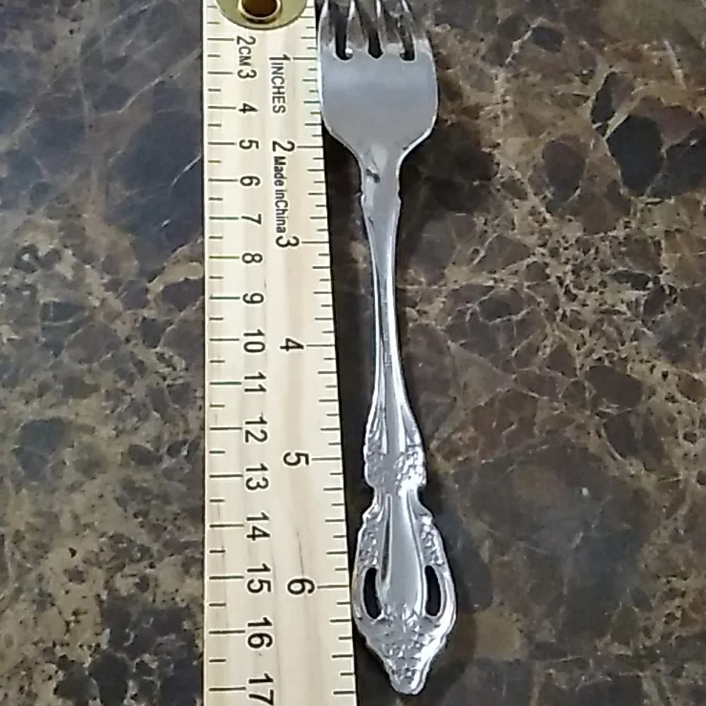 Distinction Deluxe Raphael 1 Salad Fork Glossy Stainless Flatware